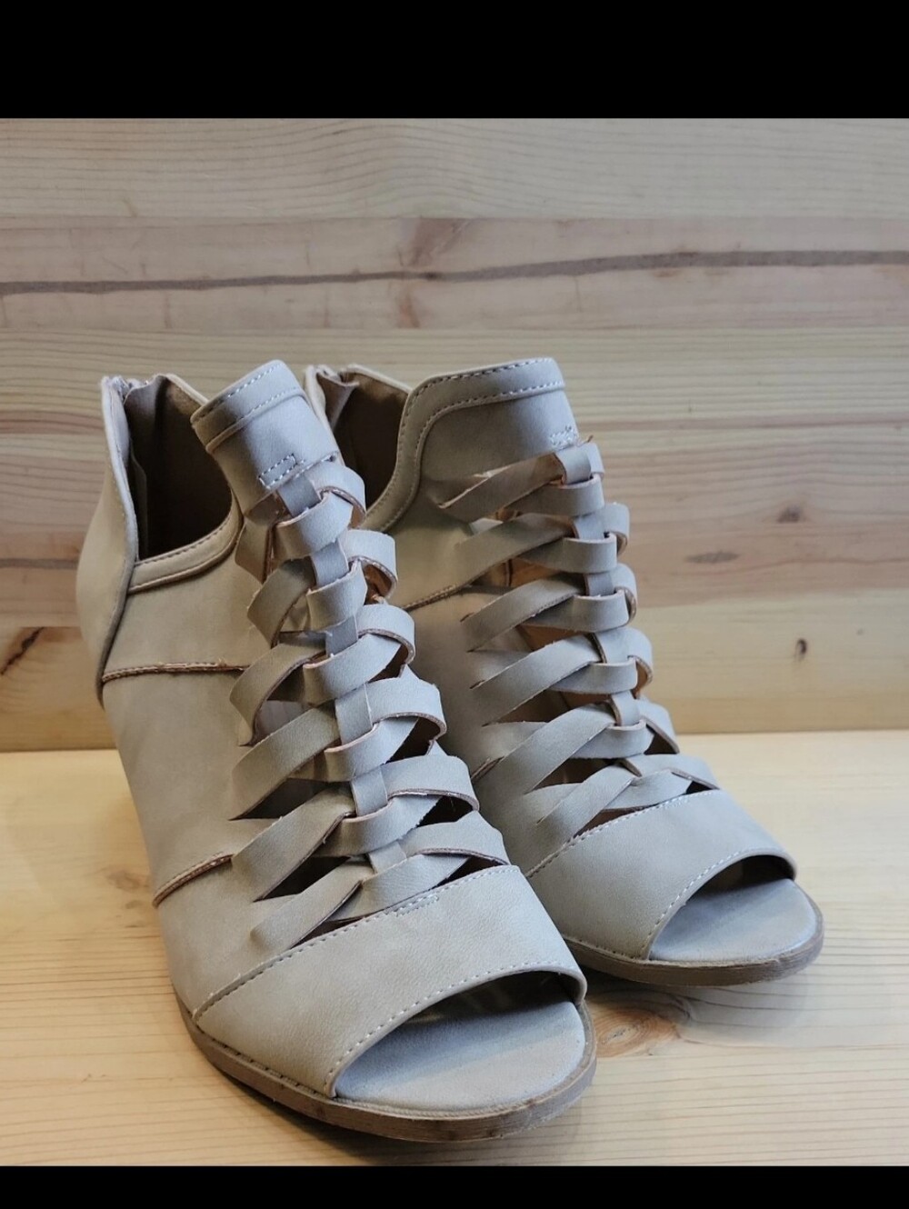 Qupid Strappy Booties Block Heel Peep Toe Faux Leather Shoes Womens Size 9